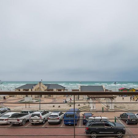 At The Beach - Muizenberg Кейптаун Екстериор снимка