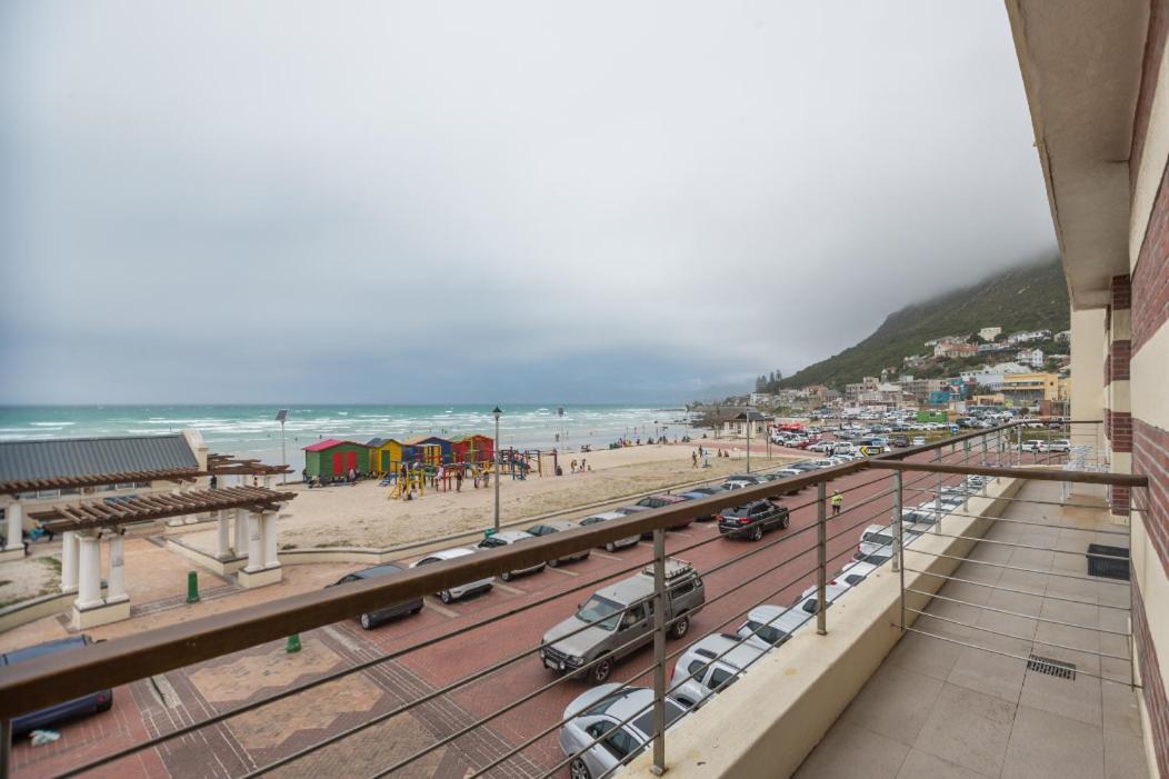 At The Beach - Muizenberg Кейптаун Екстериор снимка