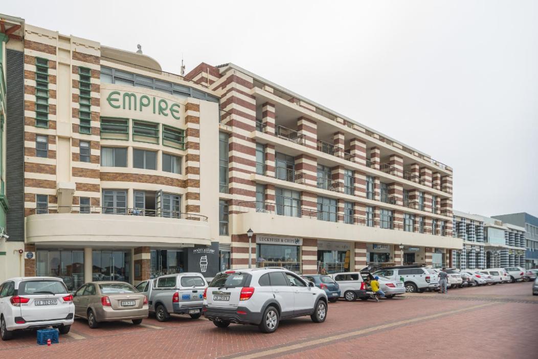 At The Beach - Muizenberg Кейптаун Екстериор снимка